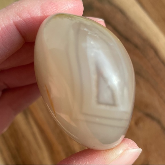 Orca Agate Palm Stone - Picture 11 of 17